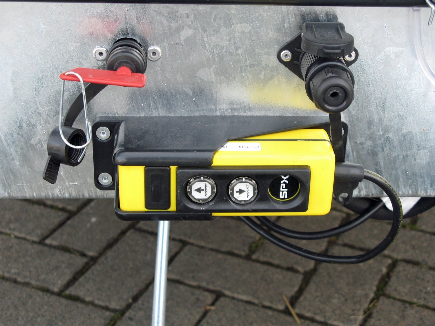 Humbaur HTK 3500.37 STAHL E-Pumpe – Stahlbordwand Schwarz – Bild 3
