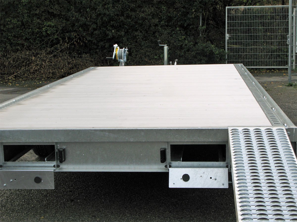 Humbaur Universal 3000 Seilwinde, Auffahrbohlen u Aluboden – Bild 2